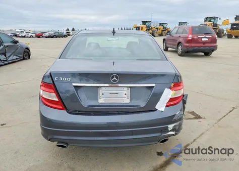 2010 Mercedes-Benz C 300 из США, поврежденный, VIN WDDGF5EB0AR088569